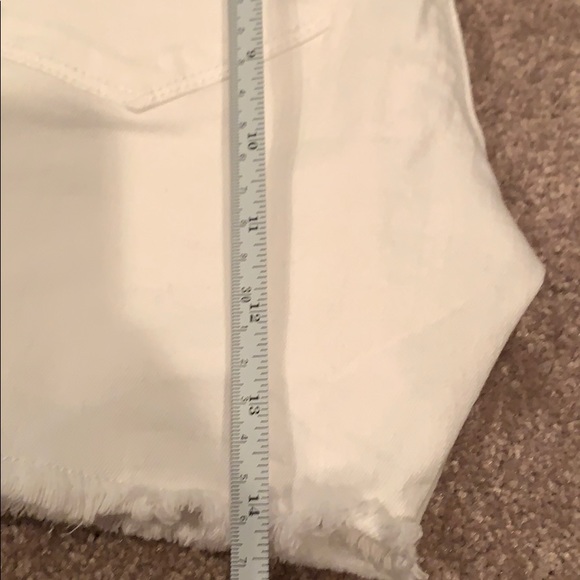Women’s white jean shorts. - Picture 4 of 5